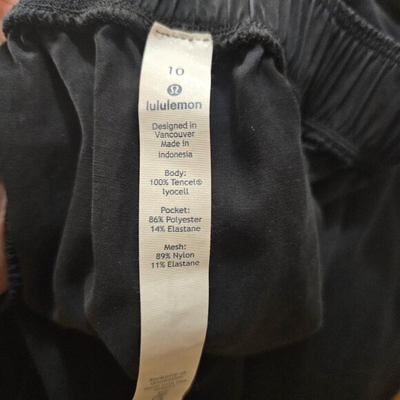 Lululemon Black 100% Tencel Can You Fell The Pleat Ankle Pants - Picture 6 of 7